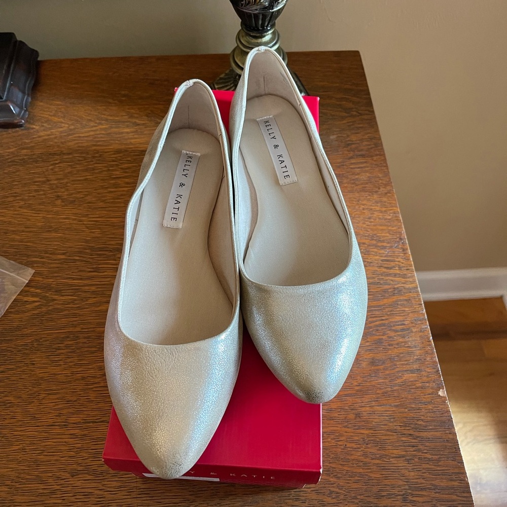 EUC Kelly & Katie flats *** size 9.5***